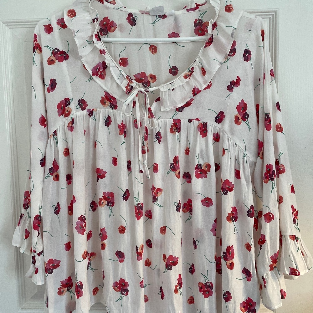 Floral flowy blouse